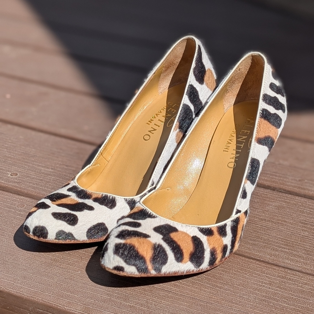 Valentino Garavani Leopard Print Leather Pumps - Brown/Black/White - Picture 3 of 11